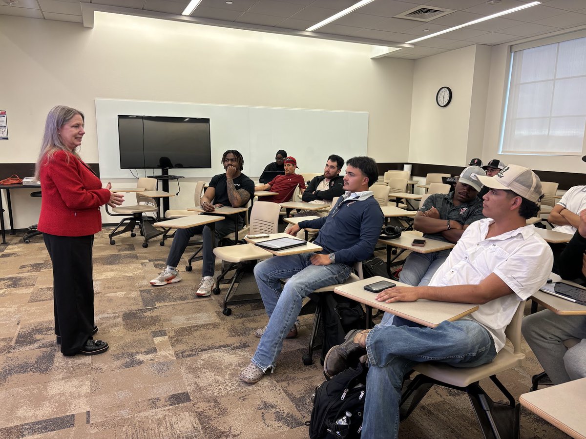 CSusanHowes's tweet photo. Tonight, I had the pleasure of speaking with students from  SPE, AADE,, &amp; IADC at TTU.
I shared experiences &amp; lessons from a career that has taken me around the world, including my time with Anadarko, Chevron, &amp; SCA &amp; my involvement in volunteer leadership roles with SPE. https://t.co/NUnwCfj8Rr