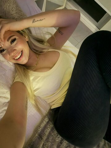 luvhaileybabe's tweet photo. Want a bf so I can take pics of him all the time like a mom https://t.co/o2j83udW1n