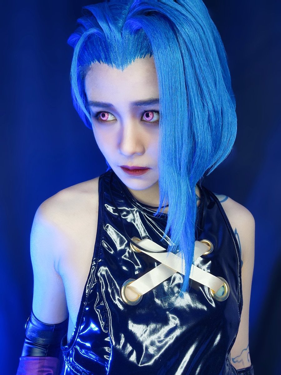 papraewcorno's tweet photo. " 𝘗𝘰𝘸𝘥𝘦𝘳 𝘪𝘴 𝘥𝘦*𝘥 ! , 𝗜𝘁'𝘀 𝗼𝗻𝗹𝘆 𝗝𝗜𝗡𝗫 "

Manaexzc as Jinx - Arcane 

#arcane #arcaneseason2 #arcanecosplay #jinx #lol #LeagueOfLegends #cosplay https://t.co/K8nf2bkEvC