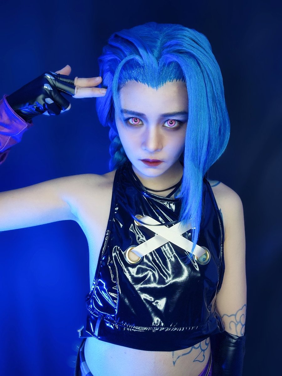 papraewcorno's tweet photo. " 𝘗𝘰𝘸𝘥𝘦𝘳 𝘪𝘴 𝘥𝘦*𝘥 ! , 𝗜𝘁'𝘀 𝗼𝗻𝗹𝘆 𝗝𝗜𝗡𝗫 "

Manaexzc as Jinx - Arcane 

#arcane #arcaneseason2 #arcanecosplay #jinx #lol #LeagueOfLegends #cosplay https://t.co/K8nf2bkEvC