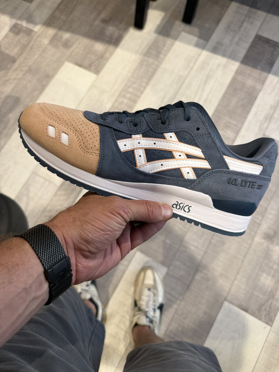 shoesandautos's tweet photo. Looking to sell. Size 11.5. Wasn’t paying attention and didn’t realize they were gel lyte 3. I don’t like the split tongue https://t.co/TK2jF0fCF9