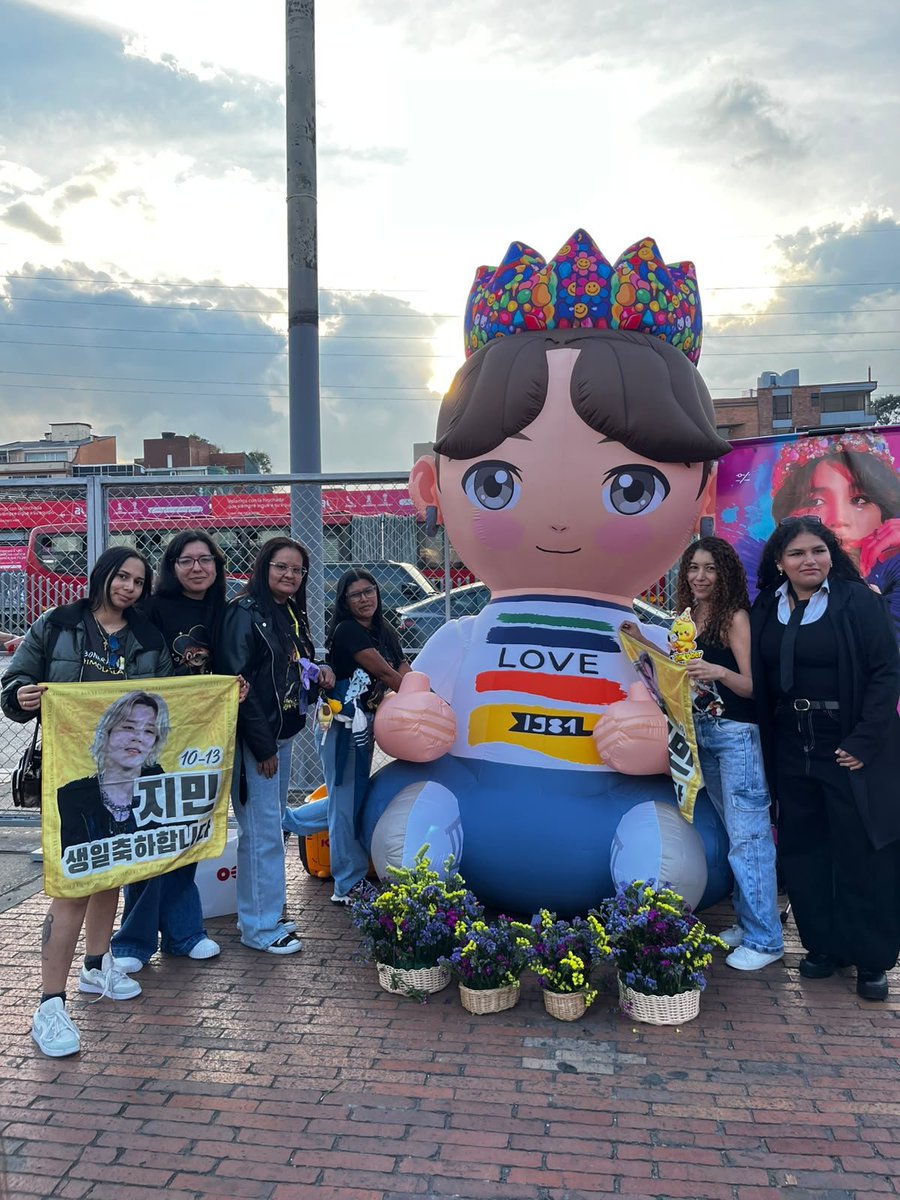 Mmarriaga10's tweet photo. Oficialmente empezó #Jimtober en Colombia 🇨🇴 y estamos más que felices de poder mostrarle nuestro amor a #Jimin 
@ForJiminCol https://t.co/rO8EvZnmBb