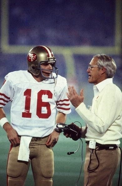 Eshaaaa24's tweet photo. The standoff between Joe Montana and the referee. https://t.co/ATfcwNz3kM