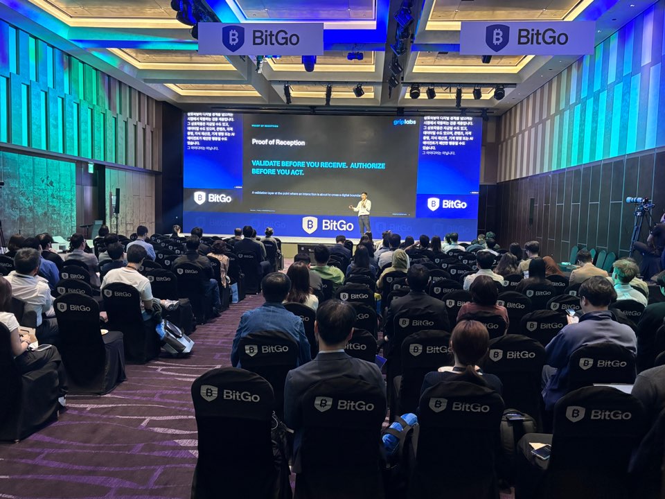 Quark_Chain's tweet photo. At the heart of #KBW2026 🇰🇷
The main conference brought together builders, founders, and industry leaders from across the world, creating a great space to reconnect, exchange perspectives, and see what’s shaping the next phase of Web3. https://t.co/Wn2FymeQDM