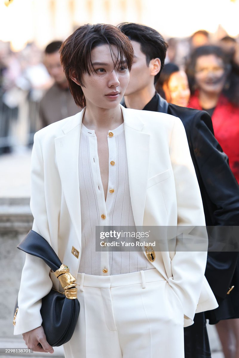 daisylyys's tweet photo. สุดยอด อเมซิ่ง บียอน ตื่นเช้ามาก้ฟินอีกแล้ว บียอน ๆๆๆ

KENG NAMPING IN PARIS FW27
#SchiaparellixKENGNAMPING https://t.co/xPBB3dsPqD