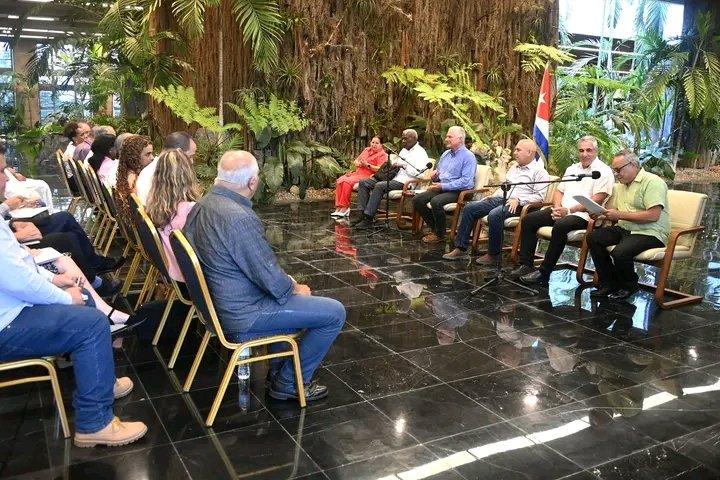 MTSS_CUBA's tweet photo. La justicia social guía las 176 Transformaciones. Las personas y comunidades son el el centro, sin burocracia y compromiso de todos los actores económicos que también son  sociales. @JesusOtamendiz
#RedJuvenilComunitaria
#PoderPopular
#MiBarrioPorLaPatria
#RendiciónDeCuentaMTSS https://t.co/UY1rfEXJ37