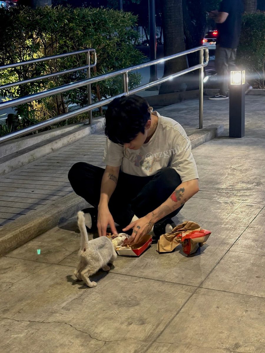 melodyus_'s tweet photo. Dua orang baik yang dijahatin agensi.
You both give so much love and good energy. May life always give it back to you with happiness, my precious two.❤️❤️ https://t.co/f2Gpb5v9xy