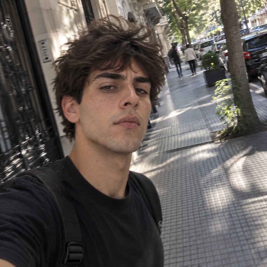 LucaVeyra's tweet photo. Salí a despejarme. Funcionó más o menos. https://t.co/dmNV61iHur