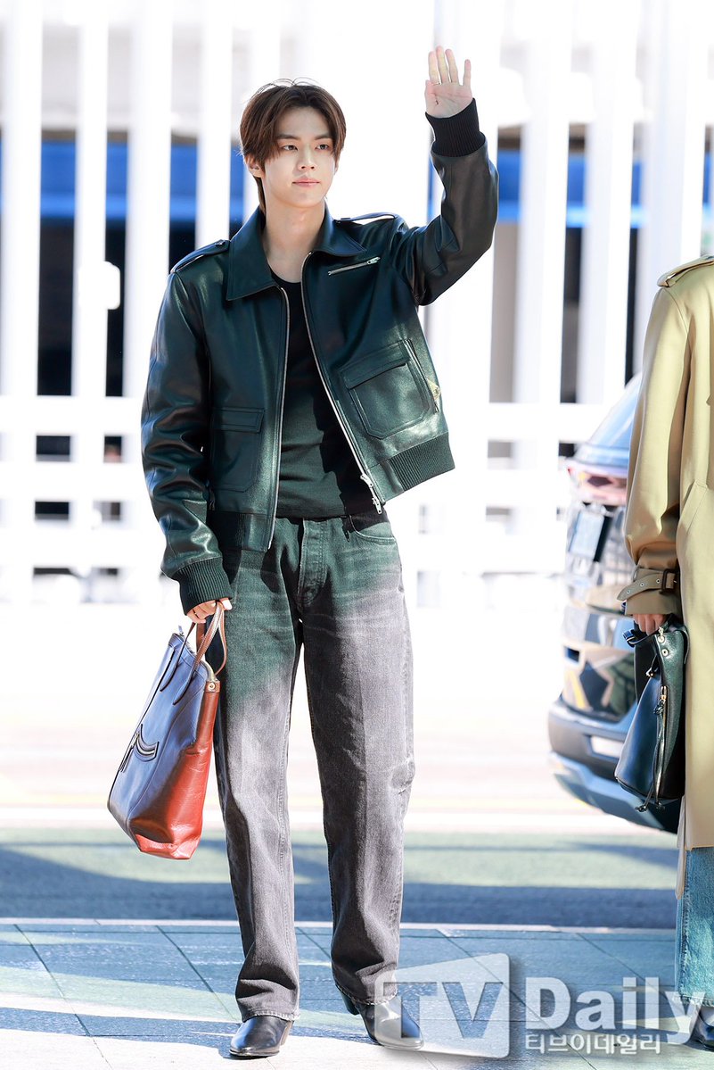 TWS_INTL's tweet photo. [PHOTO] 261002

TWS #DOHOON departure from ICN Airport for CELINE Paris Fashion Week | Press Photo (1)

TWS IS COMING TO PARIS
#TWSXCELINE #TWS #도훈
#CELINESUMMER2027
@TWS_PLEDIS @celineofficial https://t.co/P8RqXxeanr