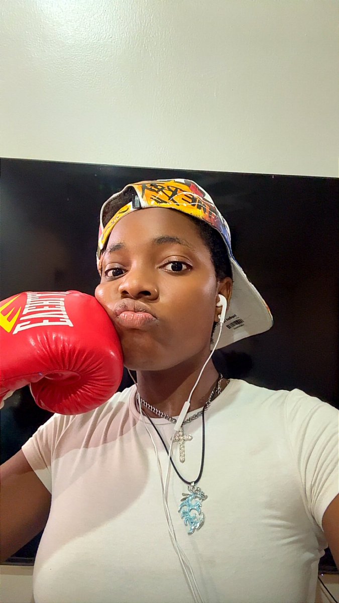 MaryFrankl49147's tweet photo. Carter won the match after Akpi use all e energy shout ‘Carter don fall for gutter😂’ We no need to shout our victory makes the noise😎🤭 https://t.co/Sh6ti9MaJd