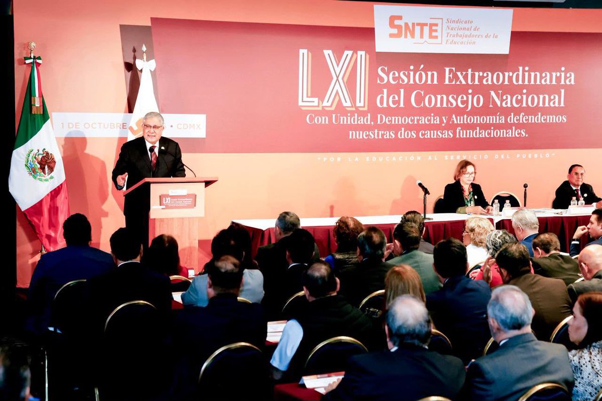 SNTE16Leonel's tweet photo. Durante la LXI Sesión Extraordinaria del Consejo Nacional del SNTE, el Srio. Gral., Mtro. @AlfonsoCepedaMx, convocó a fortalecer la unidad y la autonomía sindical para defender los derechos de los trabajadores de la educación y rendir buenas cuentas y resultados a los agremiados. https://t.co/GDCx9JGgKa