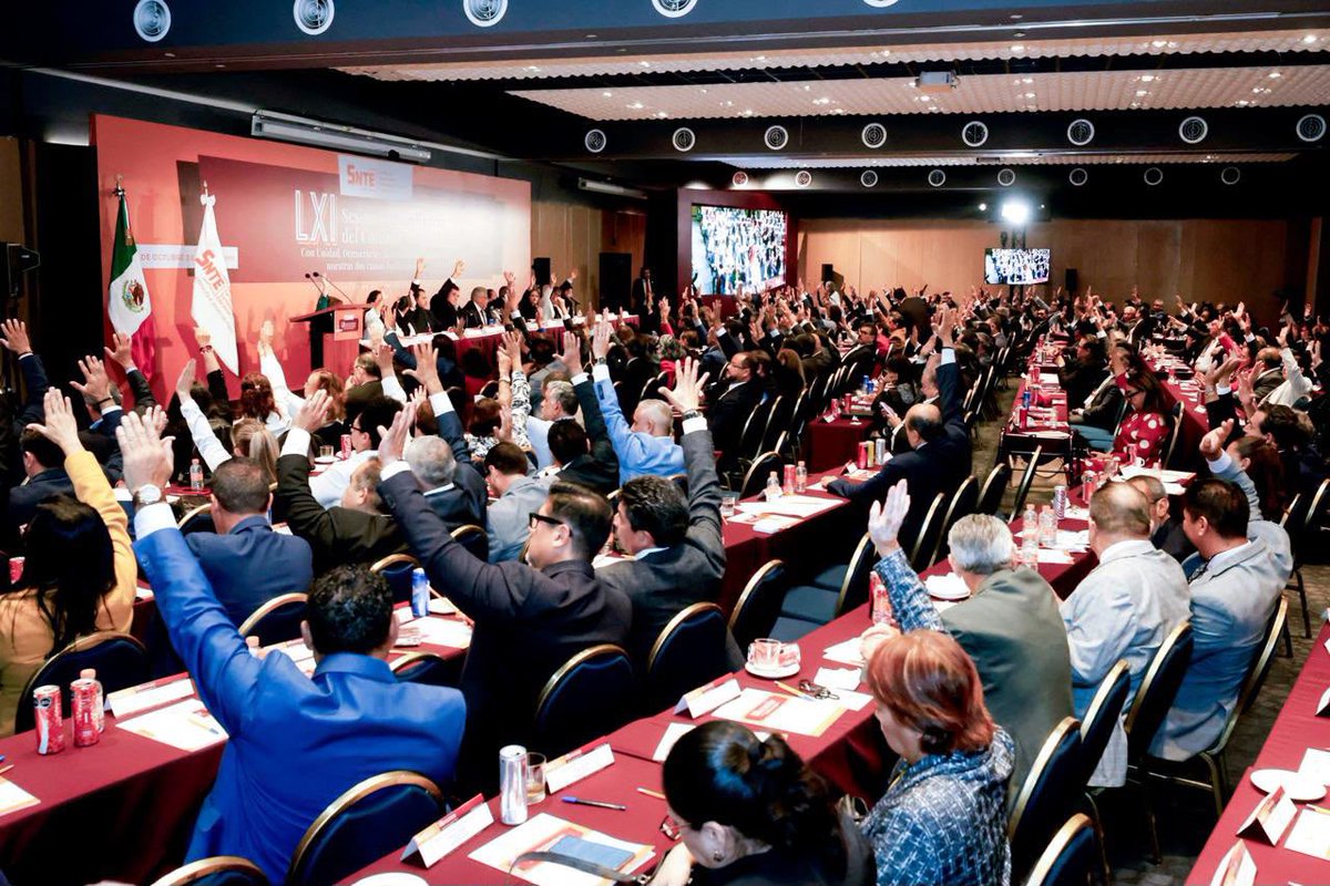 SNTE16Leonel's tweet photo. Durante la LXI Sesión Extraordinaria del Consejo Nacional del SNTE, el Srio. Gral., Mtro. @AlfonsoCepedaMx, convocó a fortalecer la unidad y la autonomía sindical para defender los derechos de los trabajadores de la educación y rendir buenas cuentas y resultados a los agremiados. https://t.co/GDCx9JGgKa