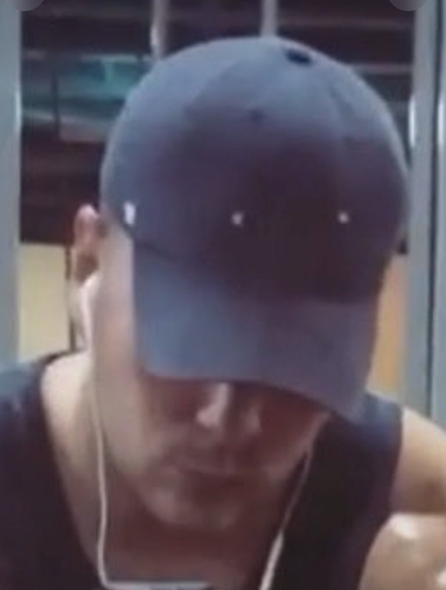 ComradeOreshn1k's tweet photo. @TALL________ @antifazov @toddshaw17 @citygunner12 @GabeZZOZZ I respect you for hitting the iron.
But please stop doing the lips thing🤣🤣🤣 https://t.co/lifj8SWasW