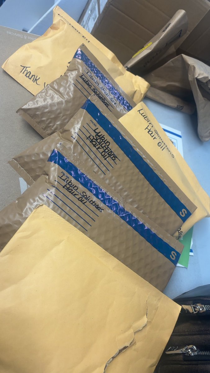 lubinsolutions's tweet photo. Thank you so much for supporting my small business every order means the world to me 🥰
#HairOil #HairGrowth #HealthyHair #HairCare #NaturalHair #HairCareRoutine #HealthyScalp https://t.co/GLfByaJotw