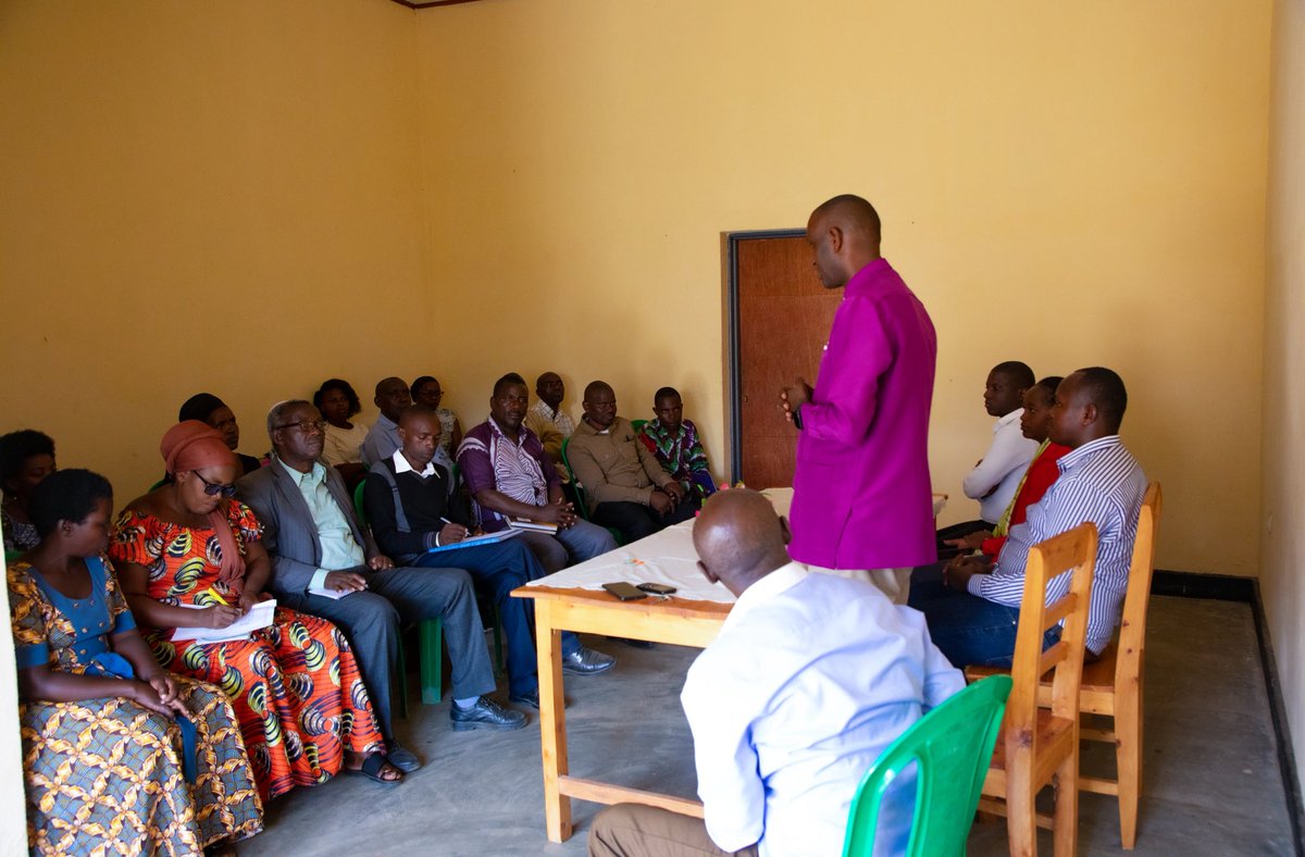 ShyogweDiocese's tweet photo. 1/2 At Milligan Medical Center, Nyamagana @RuhangoDistrict , Rt. Rev. @LouisKabayiza officially opened a training session on basic healthcare for parish representatives and medical staff. The training was facilitated by Patrick Mutembe from @NyanzaHospital 

@anglicanchurchR https://t.co/Fs9rWfi4Uf