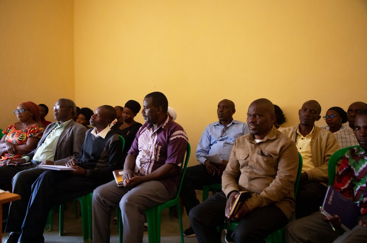 ShyogweDiocese's tweet photo. 1/2 At Milligan Medical Center, Nyamagana @RuhangoDistrict , Rt. Rev. @LouisKabayiza officially opened a training session on basic healthcare for parish representatives and medical staff. The training was facilitated by Patrick Mutembe from @NyanzaHospital 

@anglicanchurchR https://t.co/Fs9rWfi4Uf