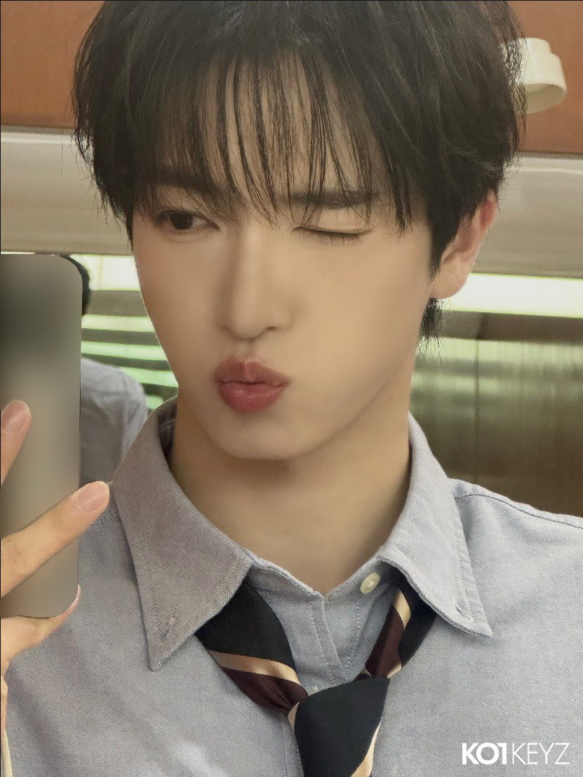 KO1KEYZofficial's tweet photo. 𝗢𝗙𝗙𝗜𝗖𝗜𝗔𝗟 𝗙𝗔𝗡𝗖𝗟𝗨𝗕 𝗨𝗣𝗗𝗔𝗧𝗘!

📓KO1LY!!
おはよう!!

Check [ KO1NOTE ]
🔗 https://t.co/oPg6ZG4ViT

#KO1KEYZ #KO1KEYZ_FC #KO1NOTE
#コイキーズ #코이키즈 #SIYOUNG https://t.co/zHuFqavOFZ