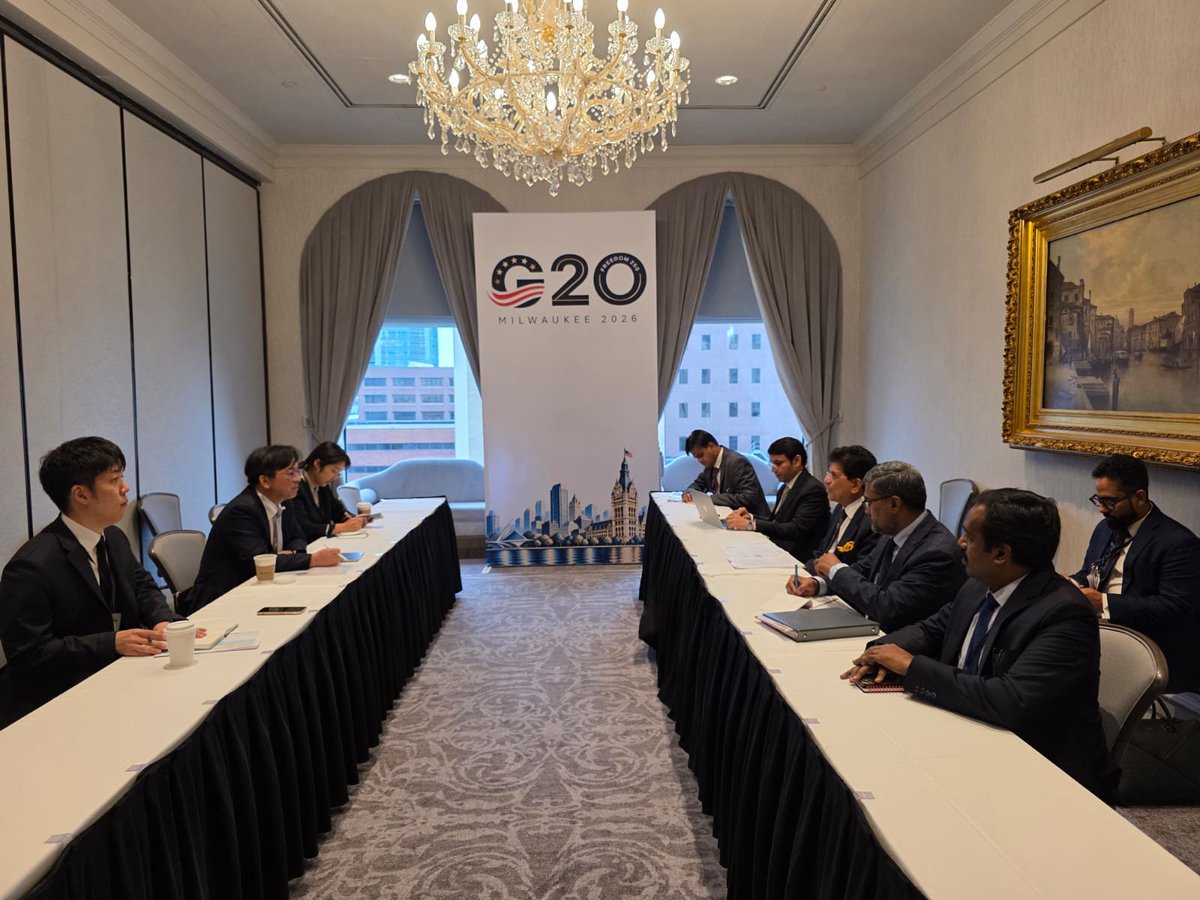 PiyushGoyal's tweet photo. Met with Mr. Park Jung-Sung, Minister for Trade of the Republic of Korea, on the sidelines of the G20 Trade Ministers' Meeting in Milwaukee. 

We discussed upgrading the India-Korea Comprehensive Economic Partnership Agreement (CEPA), balanced trade growth, market access for Indian agricultural, pharmaceutical, and marine products, and Korean manufacturing investment in India. 🇮🇳🇰🇷