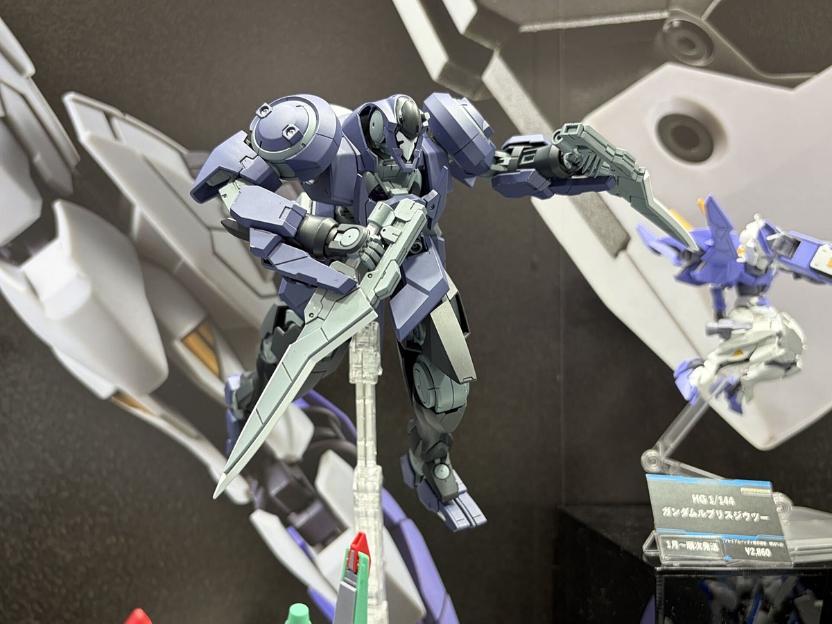 hobbywatch_jp's tweet photo. ガンプラ「HG リーベン・ヴォルフ（スペース・ウルフ隊仕様）」や「MG スペルビアジンクス」などプレバン限定商品��展示！【#全日本模型ホビーショー】　 https://t.co/9oj9zrPB2K https://t.co/3GmYBhznEo