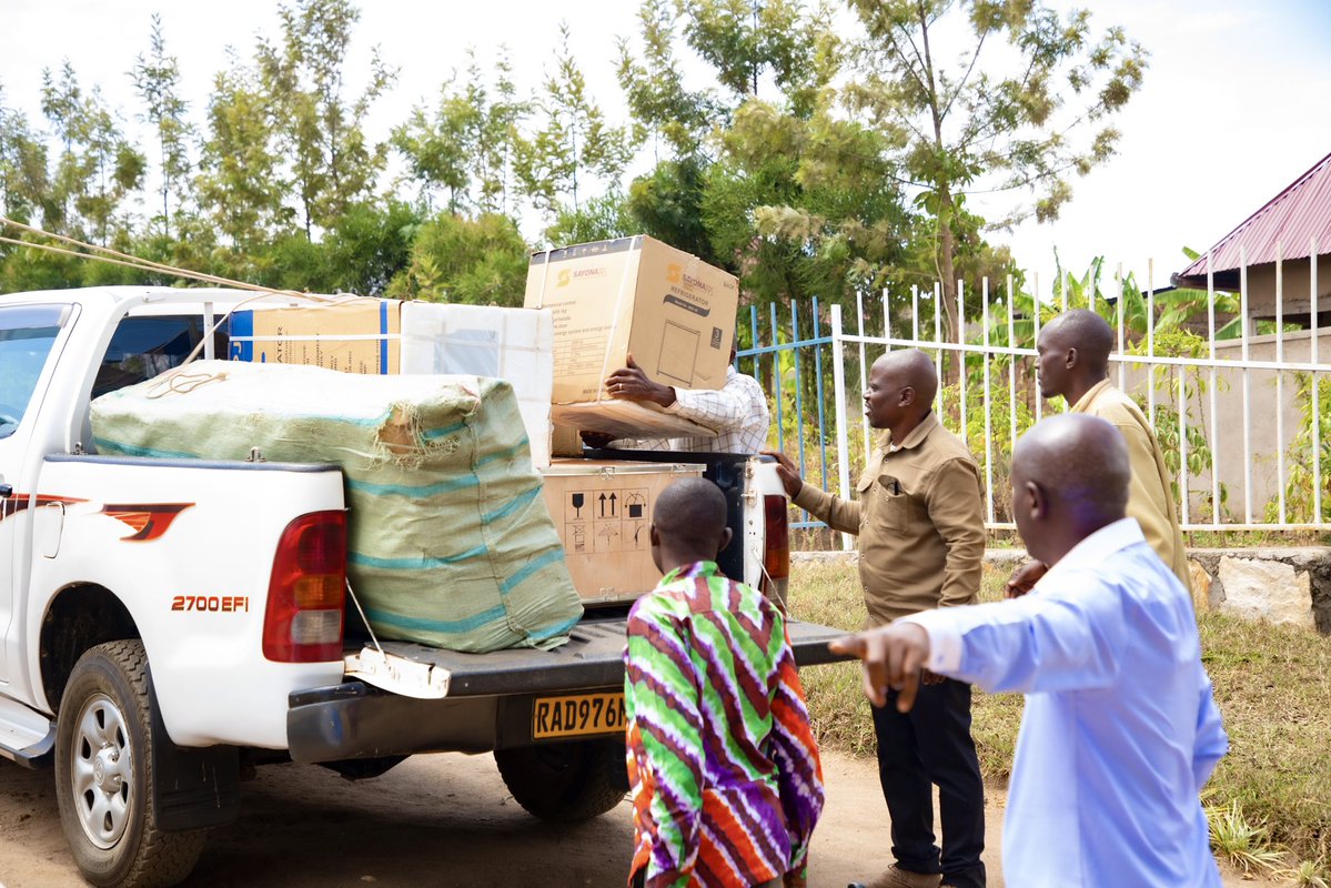 ShyogweDiocese's tweet photo. 2/2 The training was followed by the provision of essential medical equipment, including physiotherapy, dental, laboratory, ECG &amp; other general medical equipment. @LouisKabayiza urged the medical team to safeguard and use the equipment responsibly for the benefit of all patients https://t.co/tVSScY5sw1