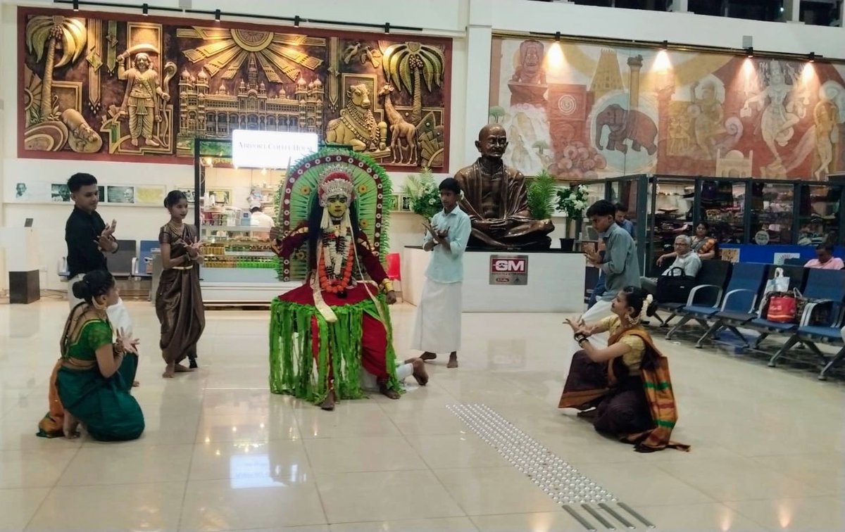aaihbxairport's tweet photo. ಹುಬ್ಬಳ್ಳಿ ವಿಮಾನ ನಿಲ್ದಾಣದಿಂದ 29/09/2026 ರಂದು ನಿಗದಿಯಾದ ವಿಮಾನಗಳ ವಿವರ:
ನಿಗದಿತ ಆಗಮನ-7
ಒಟ್ಟು ಪ್ರಯಾಣಿಕರು-576
ನಿಗದಿತ ನಿರ್ಗಮನ-7
ಒಟ್ಟು ಪ್ರಯಾಣಿಕರು-546
ನಿಮ್ಮ ವಿಮಾನಯಾನ ಸುಖಮಯವಾಗಿಸಲು ಸದಾ ನಿಮ್ಮ ಸೇವೆಯಲ್ಲಿ ನಿರತರಾಗಿದ್ದೇವೆ
Total pax-1122😊 sked mov-14
#FlightUpdate
@AAI_Official @AAIRHQSR @aairedsr https://t.co/n9wUrpzlFO