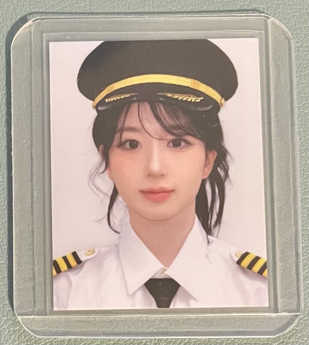 haewon4you's tweet photo. Look at my captain bro we’re gonna crash https://t.co/tqcC8rlPKc