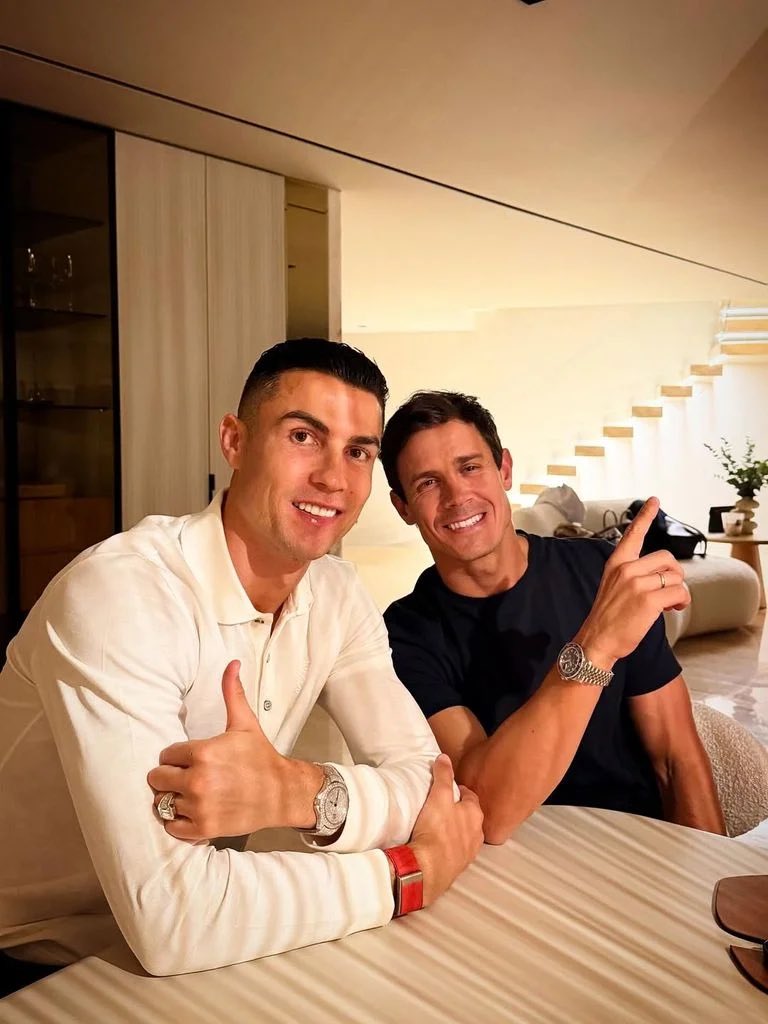ArielipilloPlus's tweet photo. 🚨 EXCLUSIVA:

Hoy Cristiano Ronaldo se reunió con Edu Aguirre en una cena familiar celebrada en Casa de CR7 en Madrid.

¿Será que grabaron la entrevista hoy? https://t.co/64BbIJgEYh