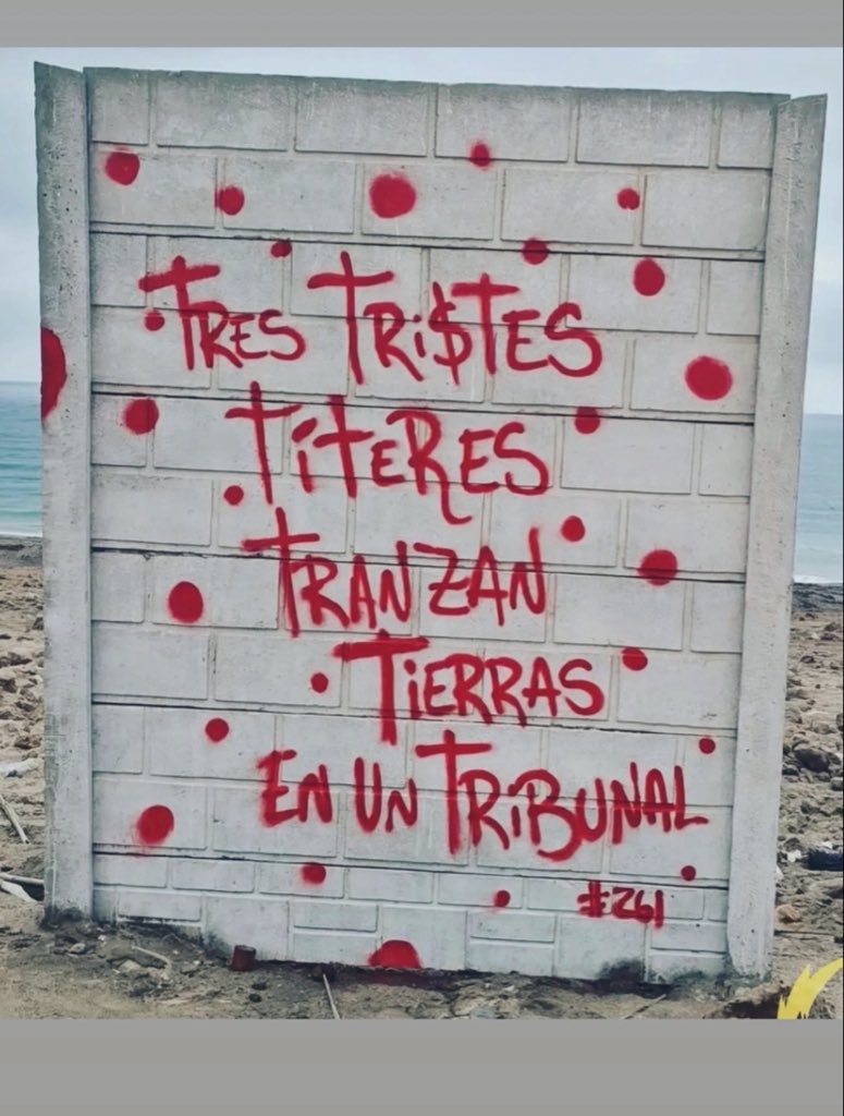 MarinaGlezer's tweet photo. Y es que aquí, sabés
el trabalenguas, trabalenguas
el asesino te asesina
y es mucho para ti

Se acabó ese juego que te hacía feliz…

No cuentes lo que viste en los jardines,
el sueño acabó
ya no hay morsas ni tortugas https://t.co/g5s2v32djm