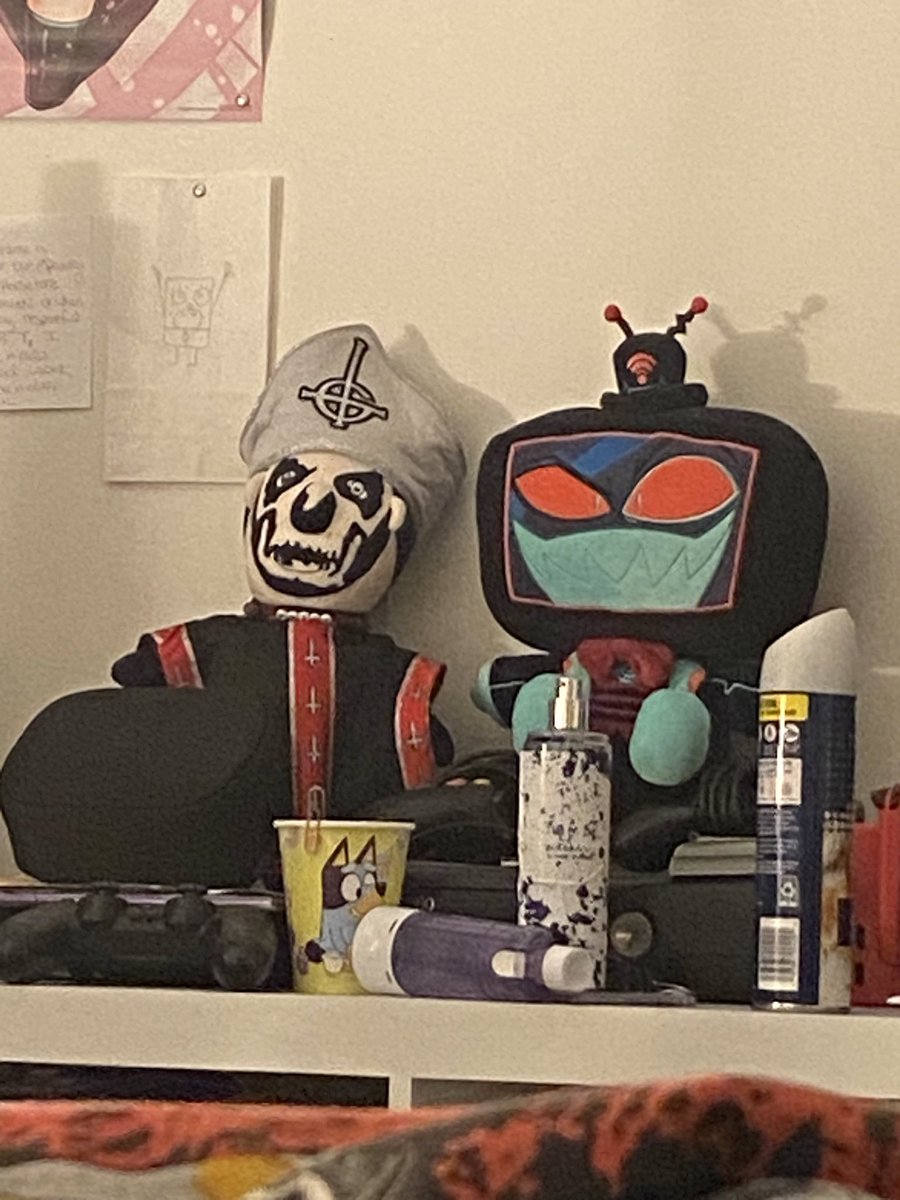 emeritusgarden's tweet photo. they hate each other https://t.co/pw3vcXdgjY