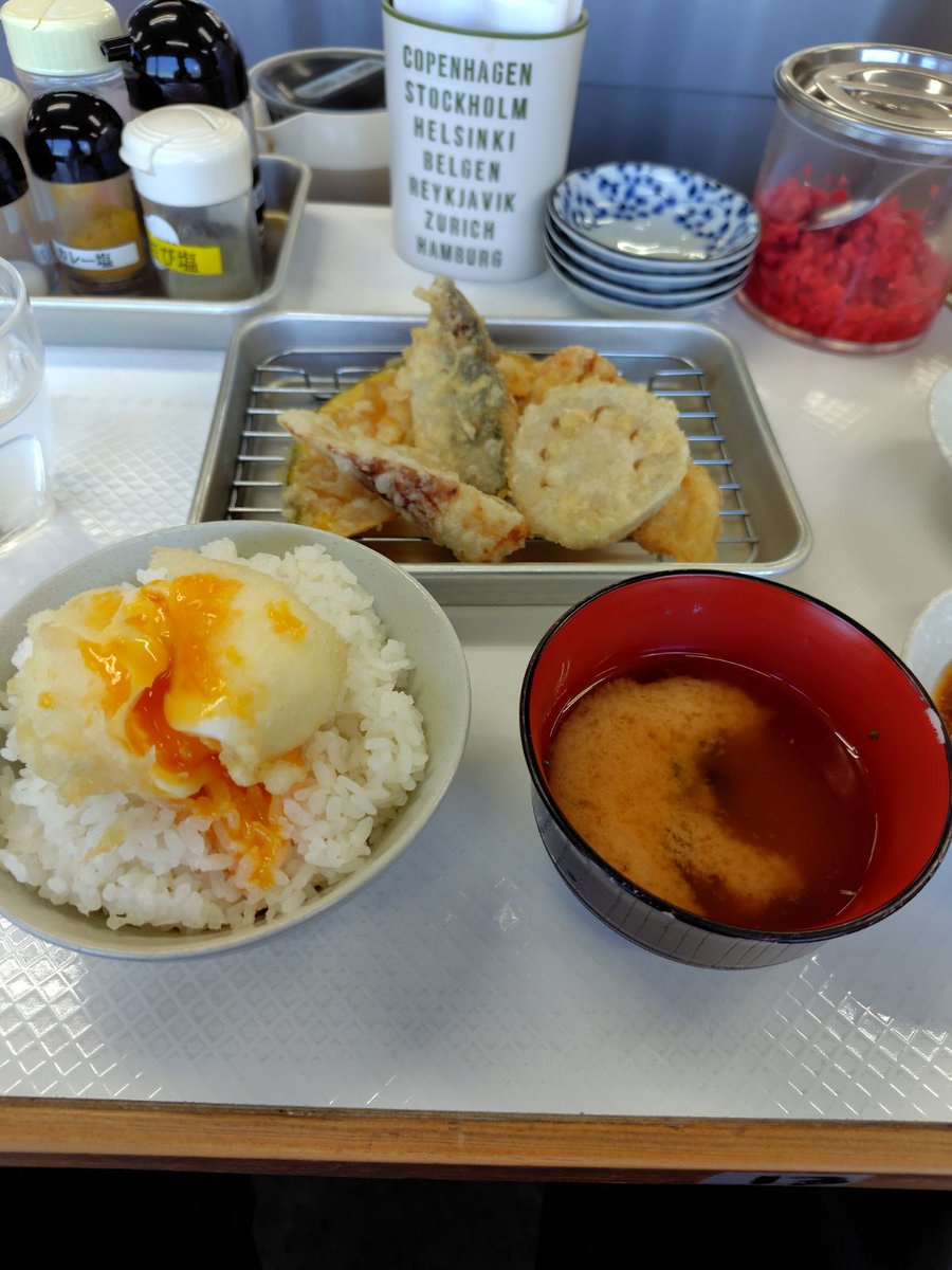 GIGA_minami's tweet photo. 新生山陽ガイア
🏃‍♂️ Xリレー 開催中🏃‍♀️

店長の谷口です
お店を背負う私が「ここぞ‼️」
という日に食べる勝負飯は…

✨あつあつてっちゃん 南岩国店✨
『天ぷら』

揚げたてアツアツの天ぷらを食べて、
今日も気合い十分‼️
これで勝負の日も乗り切ります💪

お次は👉  @GsMiwaku

#山陽ガイア #勝負飯 https://t.co/MZWSDjOdPc