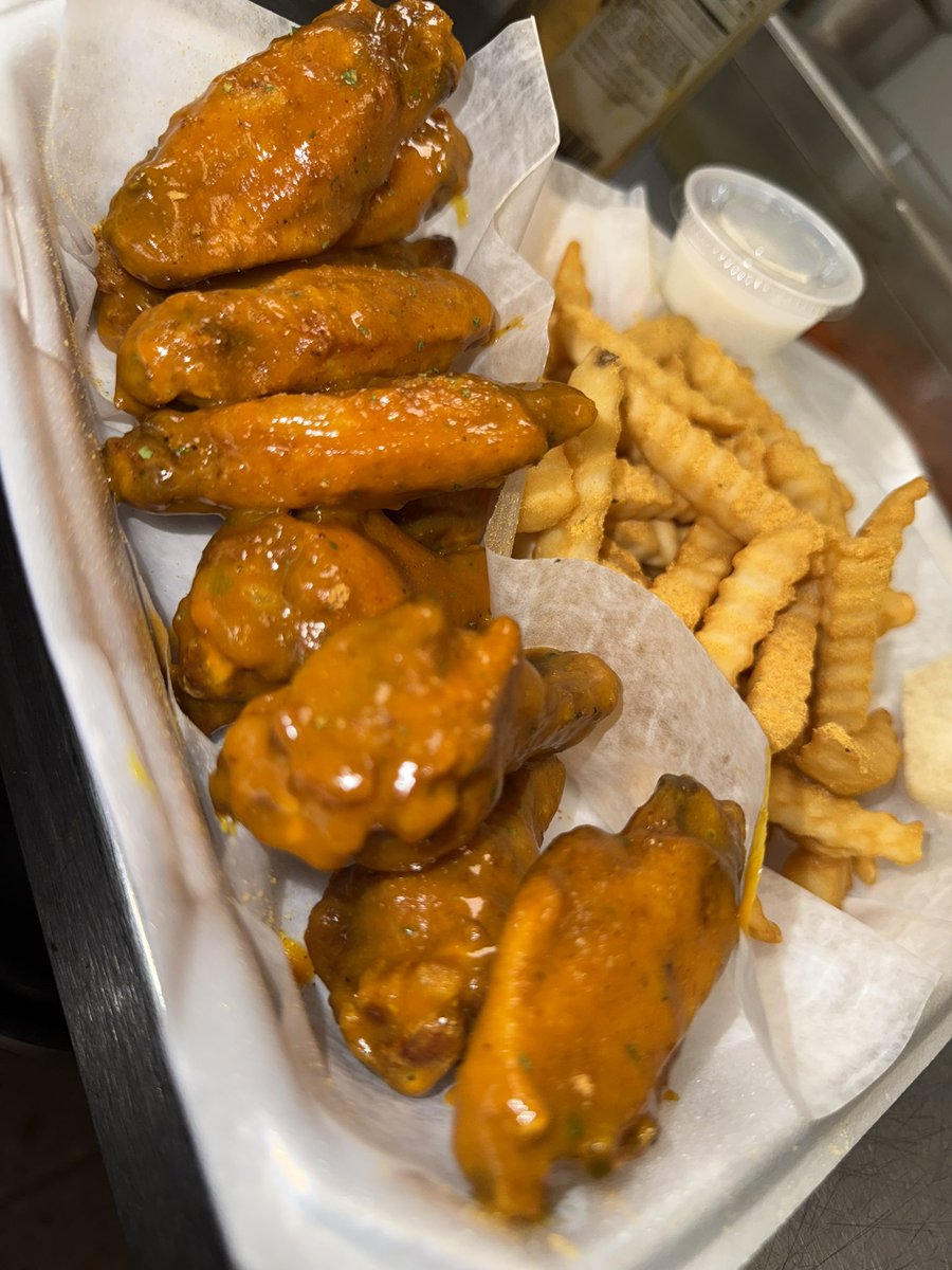 Dexterslab901's tweet photo. 🔥#Memphis, Your Late-Night Wing Fix is Here 
Memphis DexterLab is back with the crispiest, juiciest wings in town—bold flavors, hot and fresh, just for you!  
📍 Neighborhood Walmart, 6990 E Shelby Dr.  
⏰ 8:30PM - 1AM
Don't miss out—come through and grab a plate! 🍗🔥#hotwings https://t.co/yh83wJzU0D