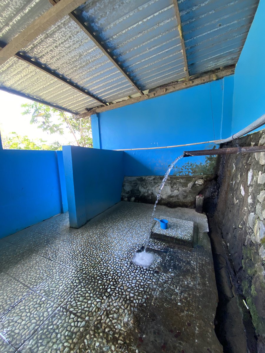 velinex211's tweet photo. Siapa yang udah pernah ke Pancuran Pinggir Sungai inii ?? 😁😁😅
.
Bjrrrr Dalemnya luass banget bisa buat ramean  wkwkwk  🤣🤣 
.
Mata Airnya Asli pegunungan, konsep mix alam Semi Outdoor view Sungai cakep bangettt, Htm : 0,-🗻🏔️🌱🌿🌊🏝️💦 https://t.co/FbB1duxbzV