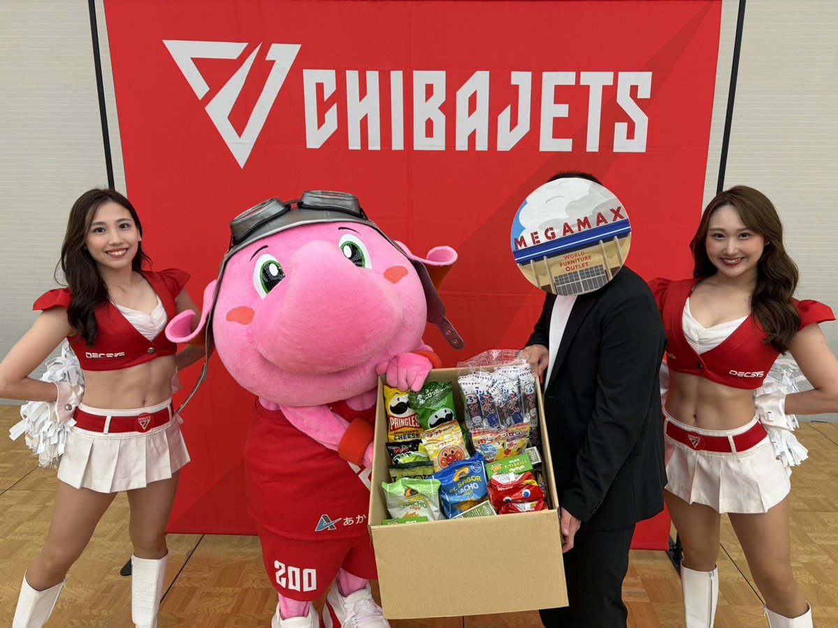 Jumbokun_GOJETS's tweet photo. じゃじゃーん!!オフィシャルパートナーの #メガマックス さんが、ひさしぶりに #おかしサプライヤー になってもうらうことになったの!B.PREMIERさいしょのとし、これでいっぱいがんばれるゾウ!!メガマックスさん、1ねんかん、よろしくねー♪るん♪
#MEGAMAX #メガマックスはおかしやさん https://t.co/yBq94INTOZ