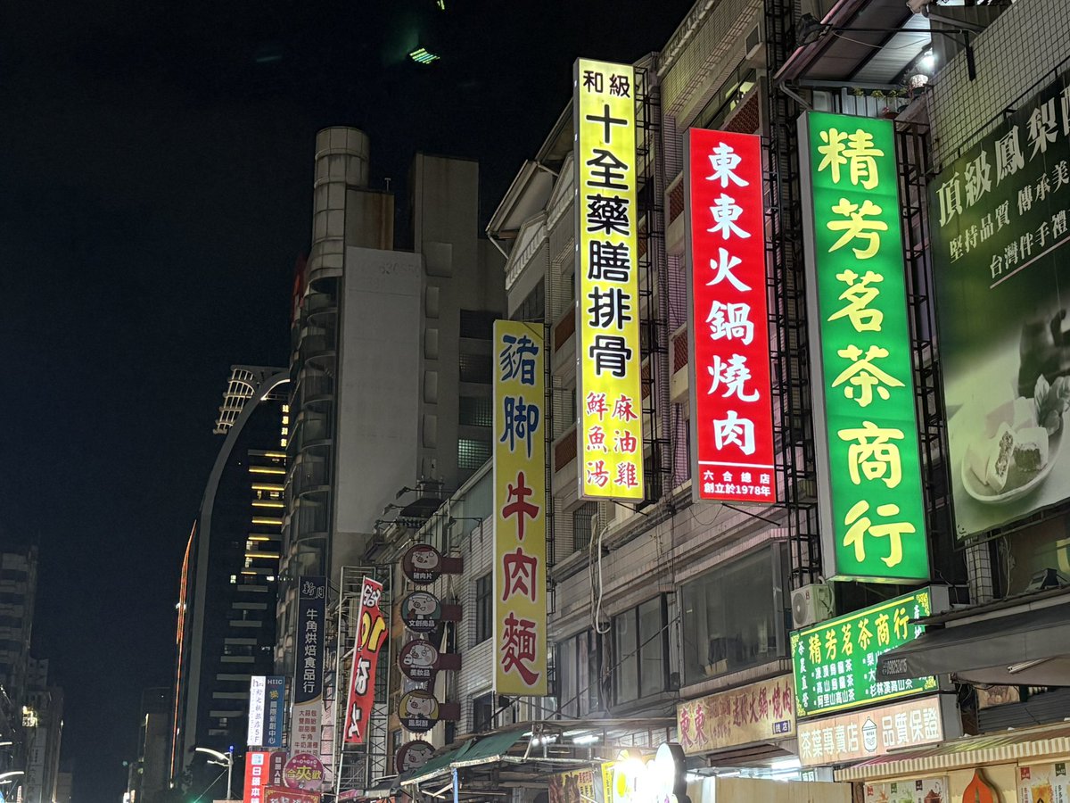 cyotto246's tweet photo. 高雄〜
いつも飛び立つ前は立て込む。今回は徹夜で飛行機乗って、流石に辛かった。
いっぱい寝て今から台南！ https://t.co/DfHtZRt87E
