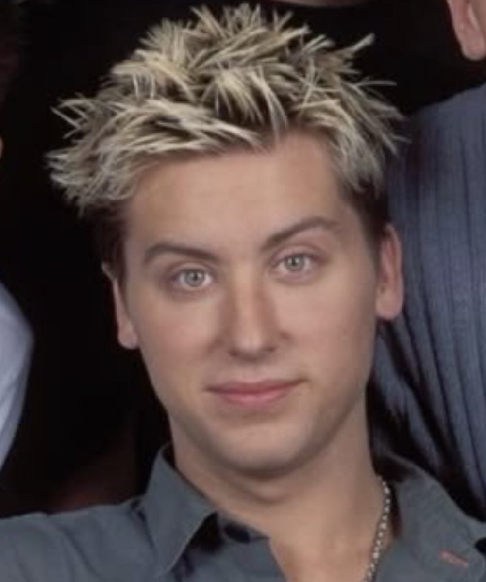 iambeychina's tweet photo. Am I insane or is this the swiftologist with an Ellen DeGenerous wig https://t.co/ebRE036FLS