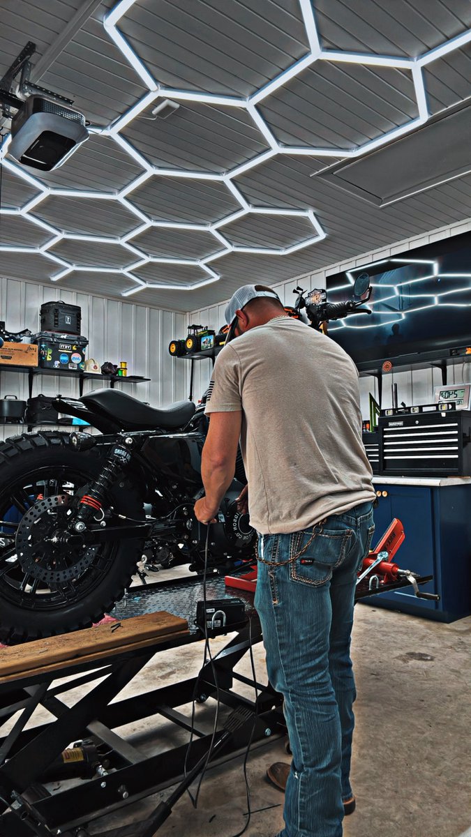 Beachvibes912's tweet photo. Ride later. π§ποΈ
#HarleyLife #ShopLife #GarageGoals #MotorcycleLife #WrenchLife #BikeBuild #ManCave #HexLights #WorkBeforeRide #SouthernGarage #CountryLife #GetItDone #TwoWheels #LiftLife #AfterHours https://t.co/pir50PFAxE