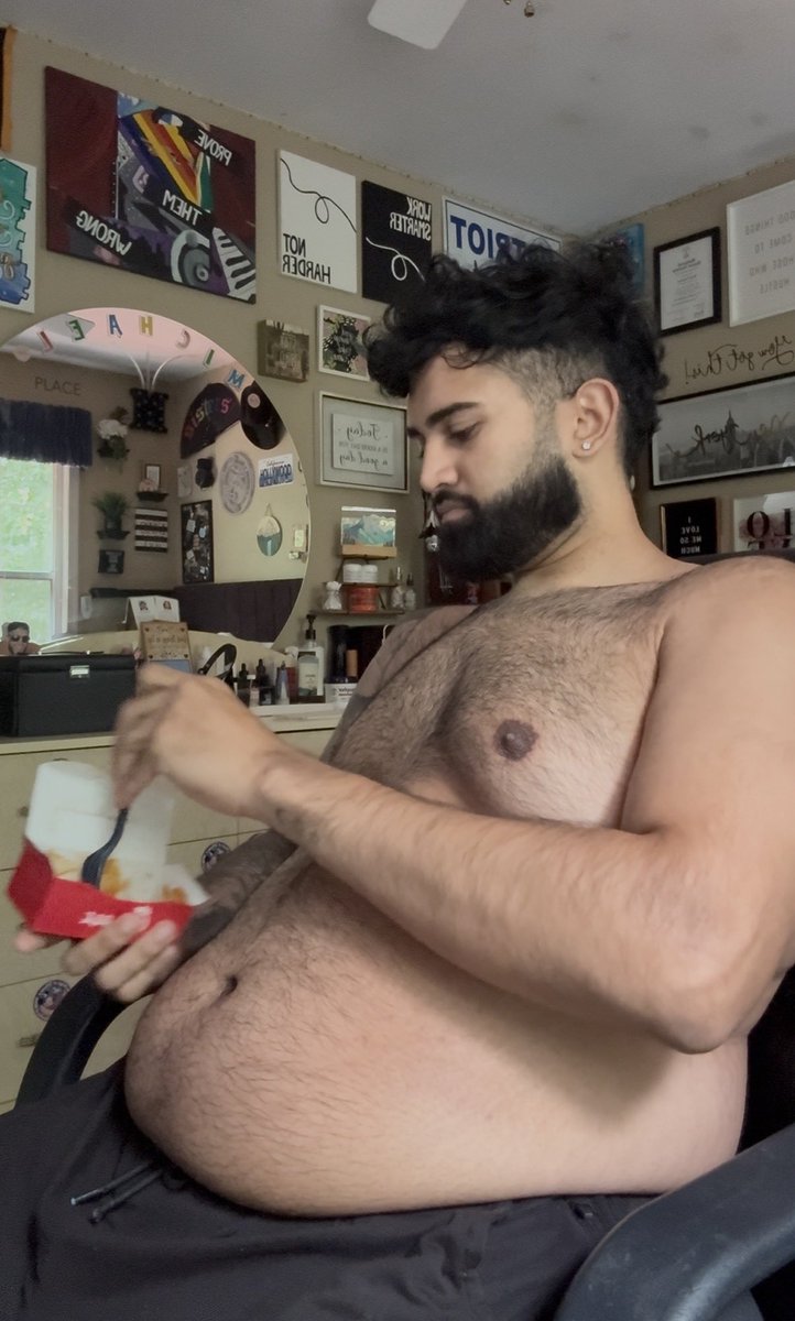 mikejcubz's tweet photo. Big boy is back at it and growing bigger than before🧸

Talking about my weight gain. New Vid out now: https://t.co/wzA9OSPqLh https://t.co/6iUHff6X4E