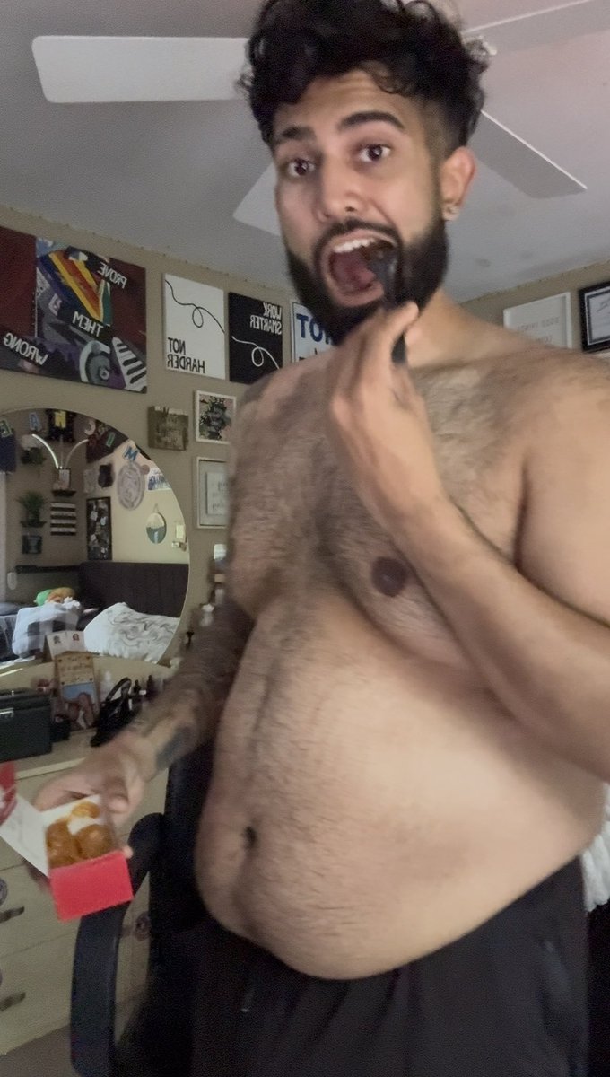mikejcubz's tweet photo. Big boy is back at it and growing bigger than before🧸

Talking about my weight gain. New Vid out now: https://t.co/wzA9OSPqLh https://t.co/6iUHff6X4E