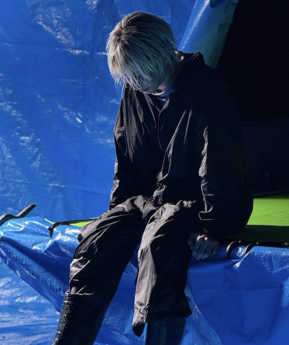 lesmeduses_'s tweet photo. so much melancholy oozing from these pics...sakuma looks beautiful surrounded by blue 🥹🫶 https://t.co/8XQ3wFMfNp
