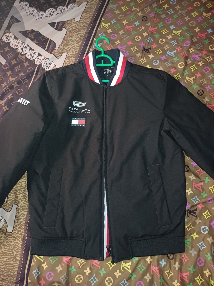fizzypevches's tweet photo. dijual baru 2x pemakaian.

TOMMY HILFIGER X CADILLAC FORMULA 1 TEAM REPLICA VARSITY JACKET.

beli di harga 4,9jt jual di harga 3,9jt bisa nego yaaaa.

#WTS #ZONAUANG #ZONAJAJAN https://t.co/jj5xsQ8xY3