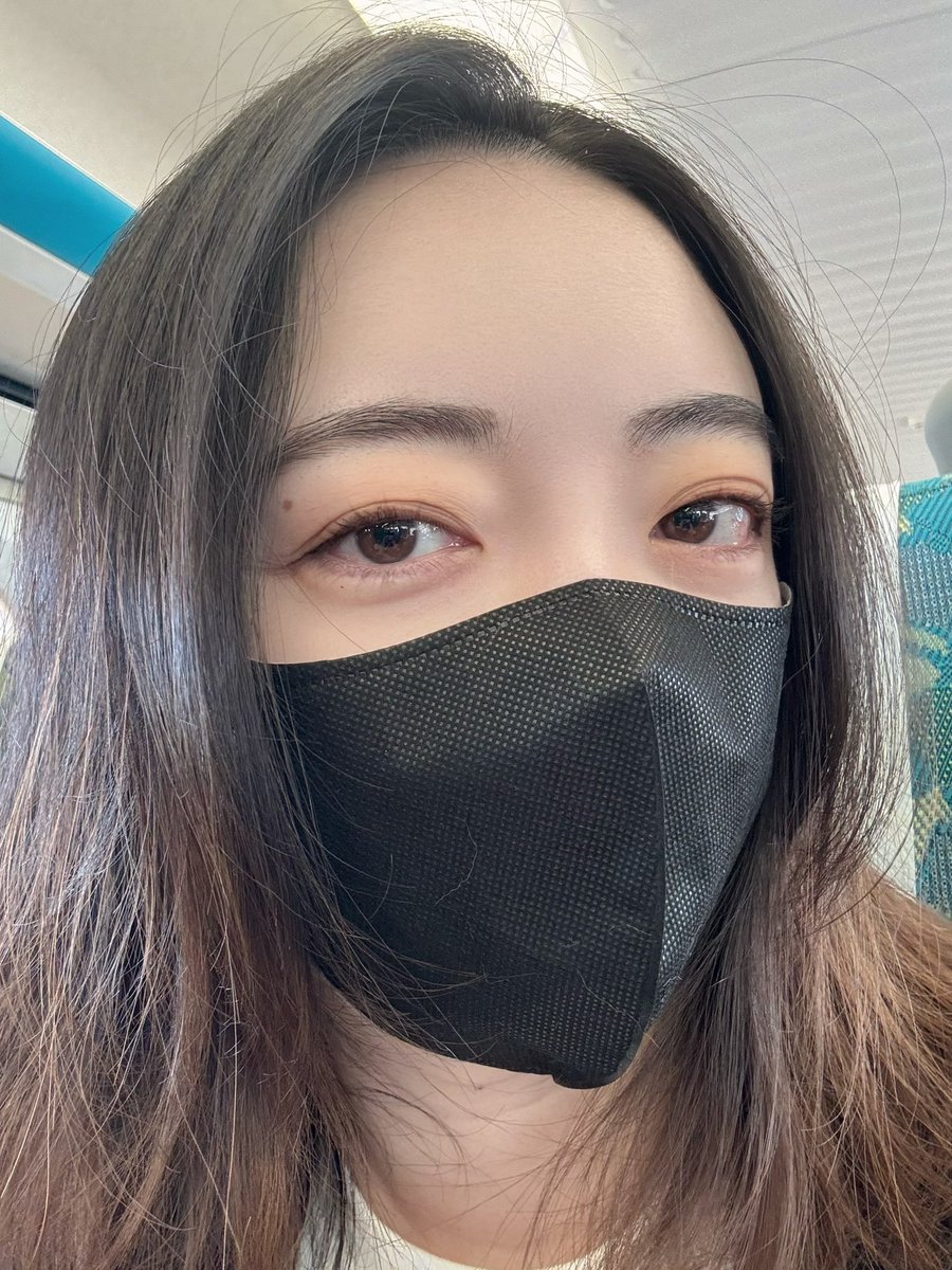 MizukiMeezy's tweet photo. 搭上直達台中的高鐵🖤 https://t.co/OG0Sp2FZzC
