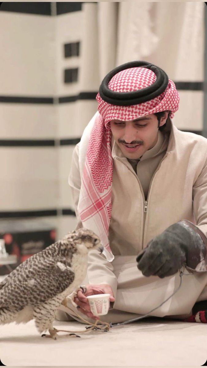 y000_00's tweet photo. اللهم ف يوم الجمعة أسألك له راحة تملأ قلبه، وتوفيقًا يرافق خطواته، ورزقًا يفتح له أبواب الخير ،اللهم احفظه بعينك التي لا تنام، وحقق له ما يتمنى، واكتب له من الأقدار أجملها، ومن الأيام أسعدها، وبارك له ف عمره وحياته، واجعل أيامه القادمة أجمل مما يتمنى🤍🤲🏻.
#منصور_ال_زايد https://t.co/C1zL6sblfS