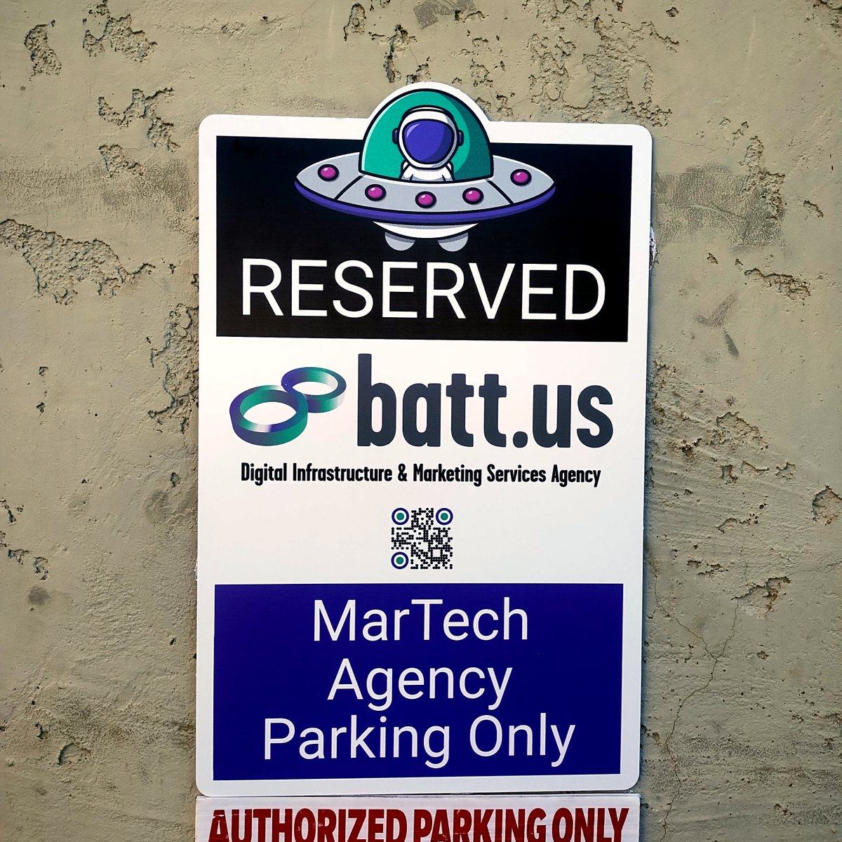 travisbatt's tweet photo. 📢Shout out to Fastsigns Tempe (located on Priest, South of University) for fabricating our cool new parking signs!! Our clients now have their VIP spaces downtown and can scan the QR code to land their next martech project.☑️ #openingsoon #martechagency https://t.co/KgwFhpDPRg