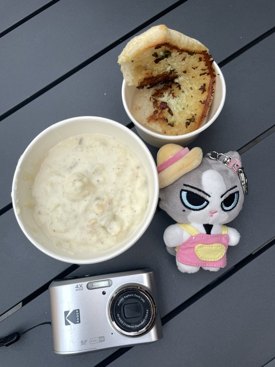 qinairui's tweet photo. catnyangz hangout

shout out @faerieneul 's ugly binini https://t.co/UUi7cteFBU