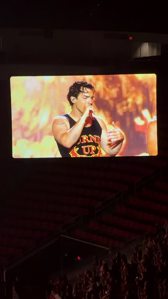 skjeisy's tweet photo. JOE JONAS THE MAN THAT YOU ARE https://t.co/FfTld9CPiy