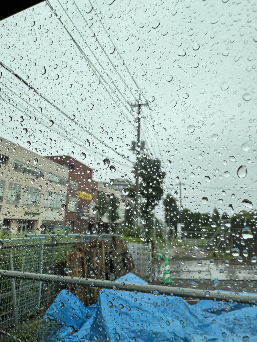 masaharuover's tweet photo. 今日は倉庫から必要な物を取りに行ってます！
あいにくの雨です(T ^ T)

晴れてくれー

#雨 https://t.co/odZSD44gaF