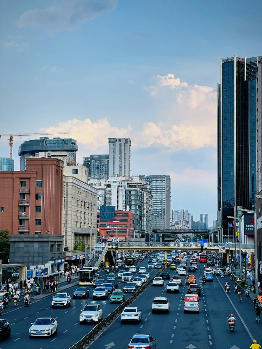 chris_daly_18's tweet photo. [Wanna try this cool urban spot Spot with busy "擦匝口" (traffic interchange) vibes, perfect for your next travel snap!]， https://t.co/9fOl45Zlcs