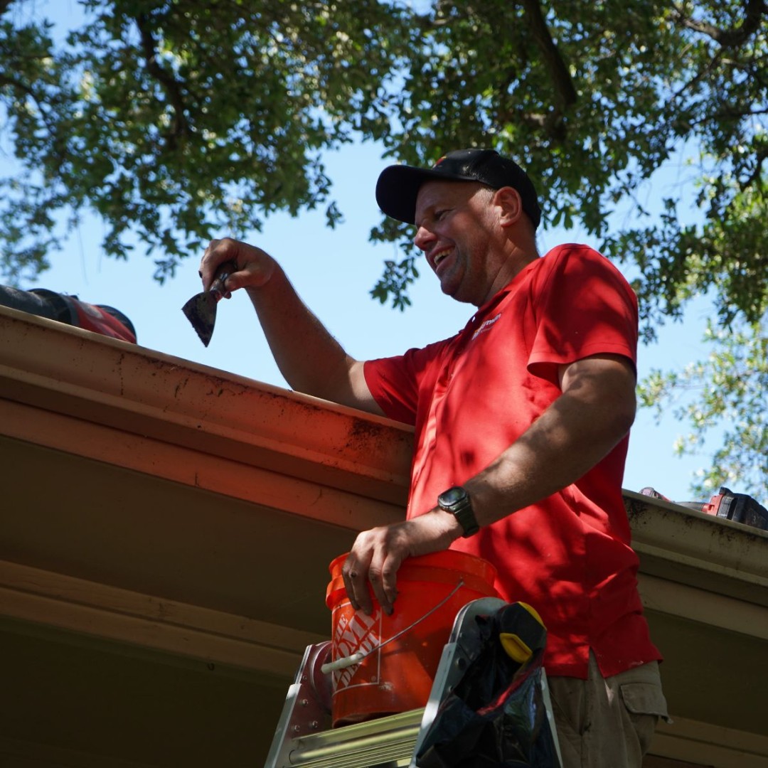 MrHandymanRich's tweet photo. The leaves are starting to fall, which means your gutters are about to get busy. 🍂 Mr. Handyman of Richmond can handle gutter cleaning and the repairs and maintenance still waiting around your home. One call can make that fall list a lot shorter. #RichmondVA https://t.co/g9B9boNJgl