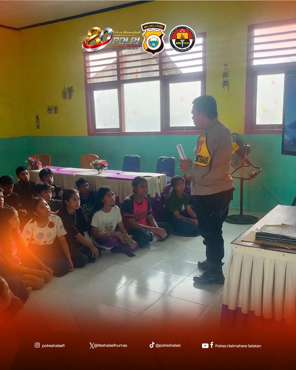 Reshalselhumas's tweet photo. KENALKAN KEMALA TARUNA BHAYANGKARA KEPADA PELAJAR

Bhabinkamtibmas Desa Babang, Kecamatan Bacan Timur, Aipda M. Arif, melaksanakan sosialisasi dan pengenalan Kemala Taruna Bhayangkara kepada siswa dan siswi SMP EQUMENE, Desa Sayoang, Kecamatan Bacan Timur, Kabupaten Halsel https://t.co/V1W1HLyGAa