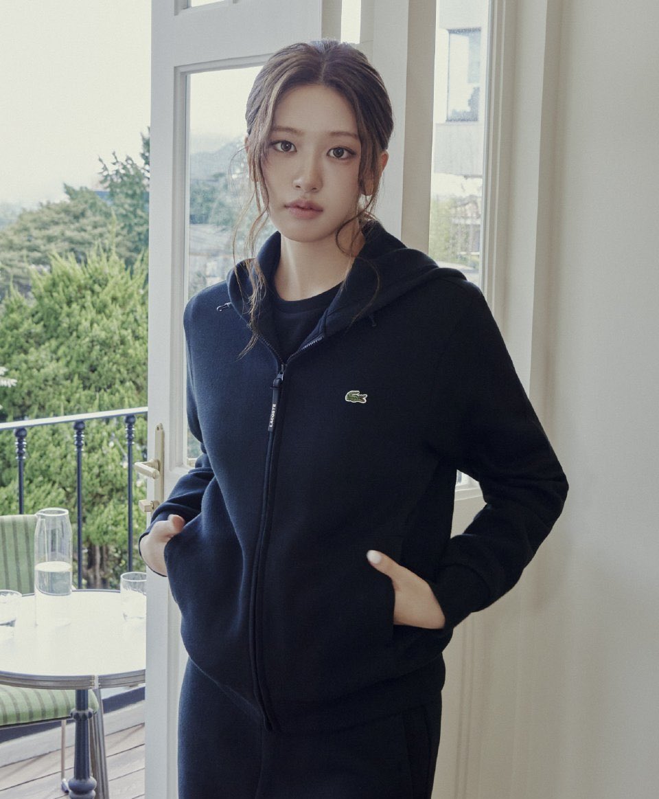 Lett7d's tweet photo. @Lacoste @yu0847503333352 Every glance from Yujin steals the spotlight at the Lacoste SS27 runway in Paris
#ANYUJIN #LACOSTE
#LacosteSS27 #PFW
@Lacoste https://t.co/IdDPLmxiMv
